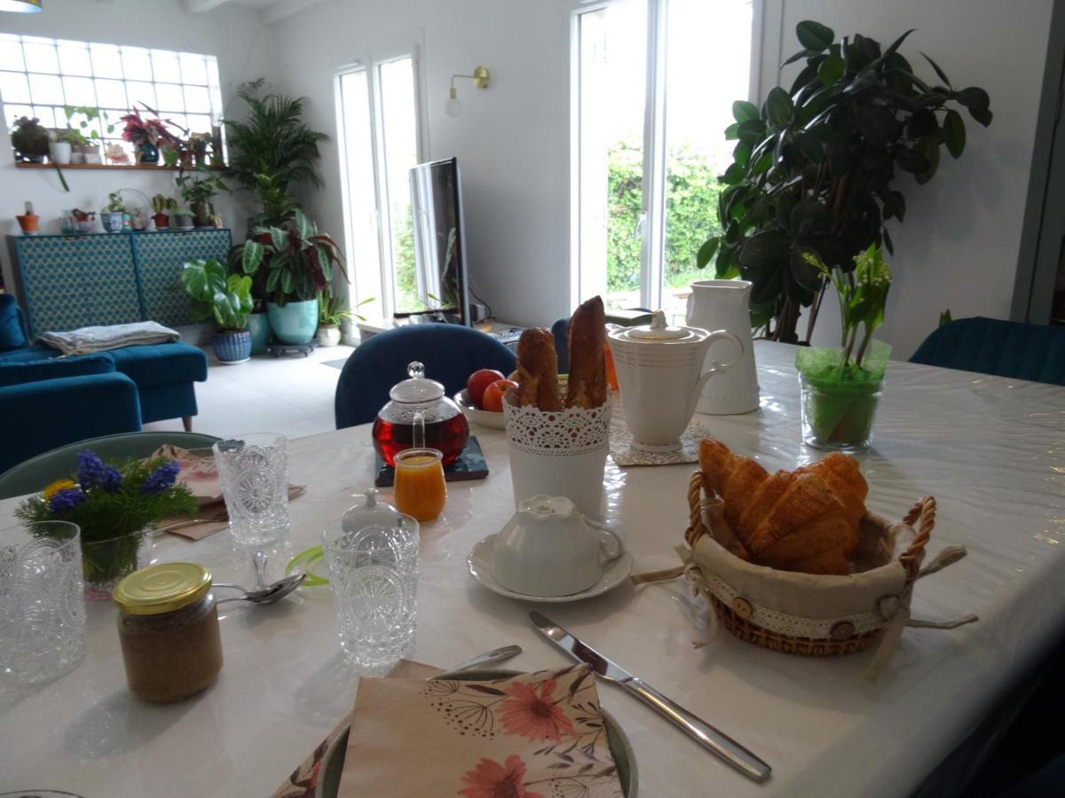 Maison D'Hotes Les Roses Tremieres Сакле Екстериор снимка